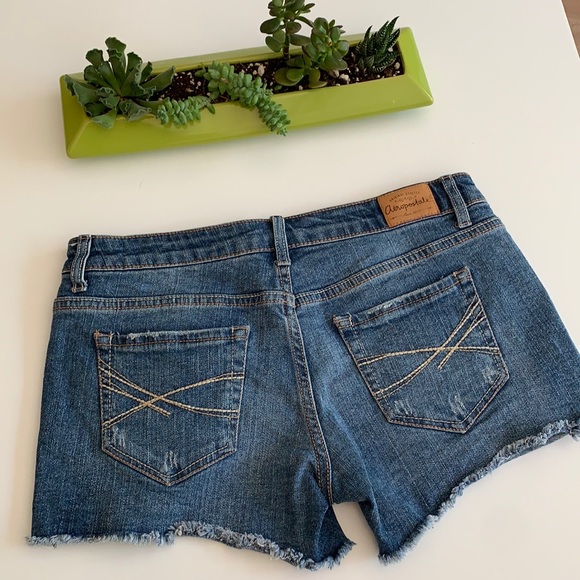 Aeropostale Distressed Denim Shorts - Picture 2 of 11
